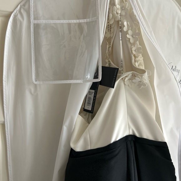 Sachin and Babi Dominique Gown 12 - Picture 8 of 9